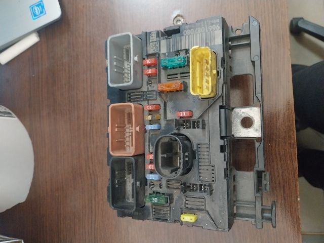 bontott PEUGEOT 307 Biztosítéktábla Motortér