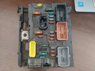 bontott PEUGEOT 307 Biztosítéktábla Motortér