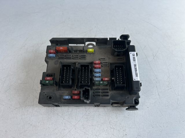 bontott PEUGEOT 307 Biztosítéktábla Motortér