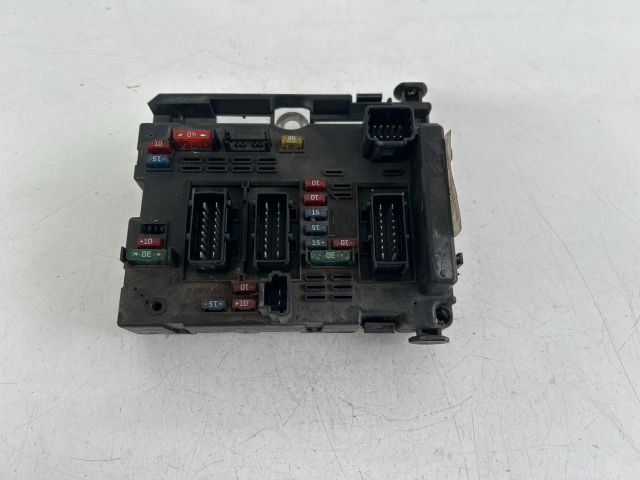 bontott PEUGEOT 307 Biztosítéktábla Motortér