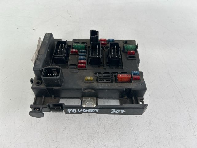 bontott PEUGEOT 307 Biztosítéktábla Motortér
