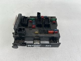 bontott PEUGEOT 307 Biztosítéktábla Motortér