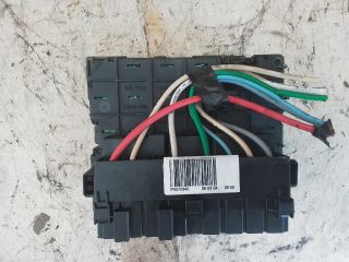 bontott PEUGEOT 307 Biztosítéktábla Motortér