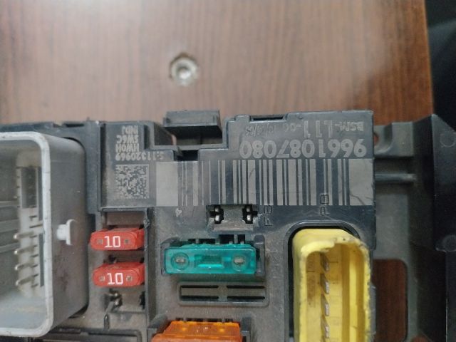 bontott PEUGEOT 307 Biztosítéktábla Motortér