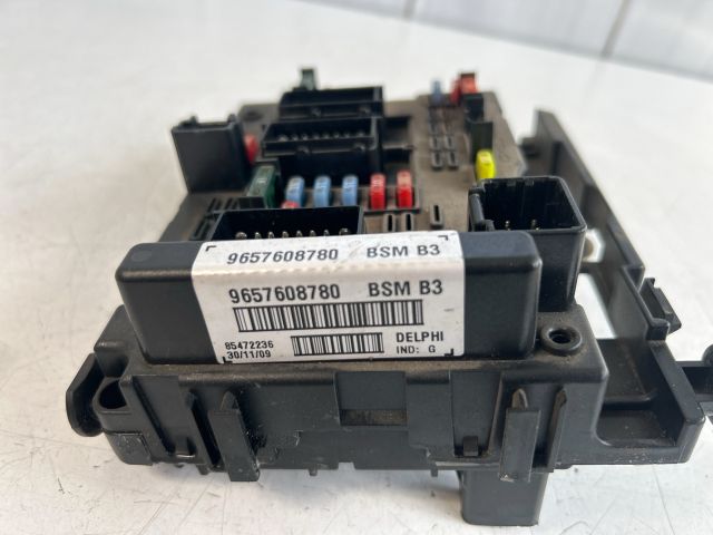 bontott PEUGEOT 307 Biztosítéktábla Motortér