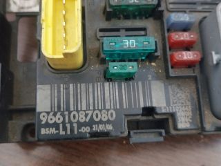 bontott PEUGEOT 307 Biztosítéktábla Motortér