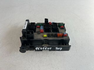 bontott PEUGEOT 307 Biztosítéktábla Motortér