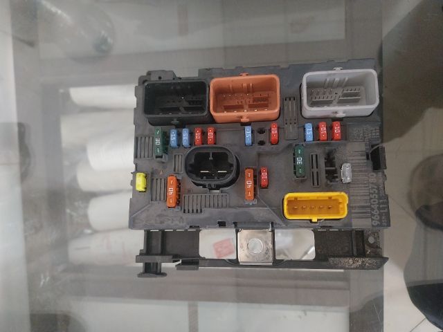 bontott PEUGEOT 307 Biztosítéktábla Motortér