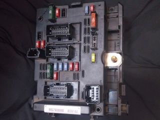 bontott PEUGEOT 307 Biztosítéktábla Motortér