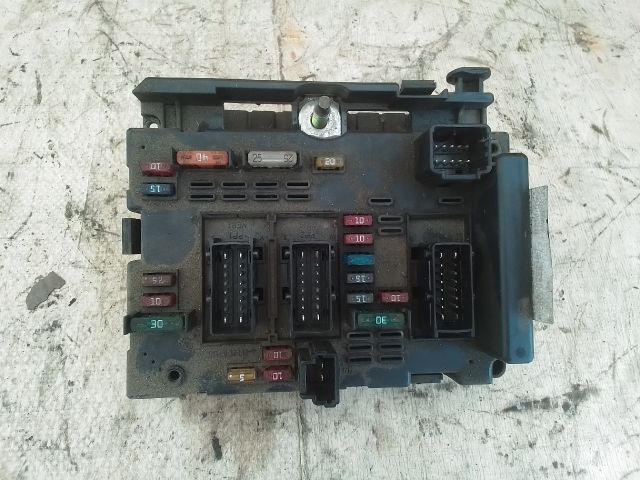 bontott PEUGEOT 307 Biztosítéktábla Motortér