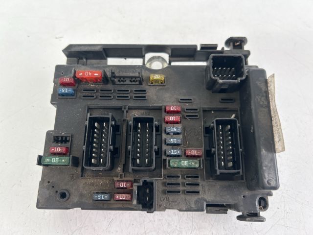 bontott PEUGEOT 307 Biztosítéktábla Motortér