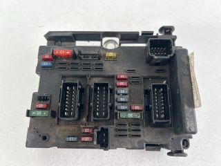 bontott PEUGEOT 307 Biztosítéktábla Motortér