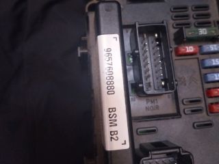 bontott PEUGEOT 307 Biztosítéktábla Motortér