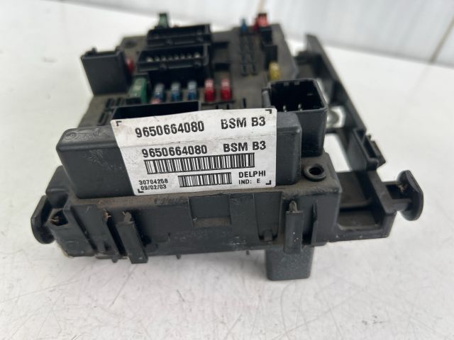 bontott PEUGEOT 307 Biztosítéktábla Motortér