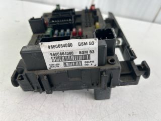 bontott PEUGEOT 307 Biztosítéktábla Motortér