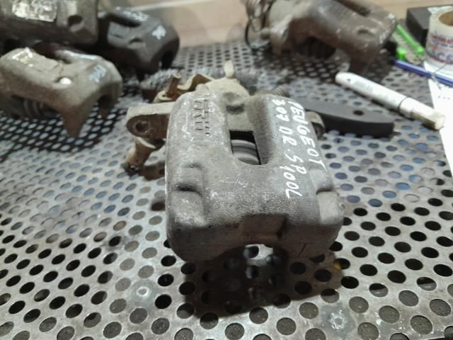 bontott PEUGEOT 307 Jobb hátsó Féknyereg Munkahengerrel