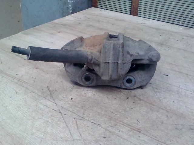 bontott PEUGEOT 307 Bal első Féknyereg Munkahengerrel