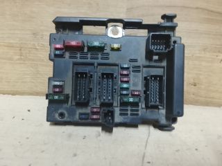 bontott PEUGEOT 307 Biztosítéktábla Motortér