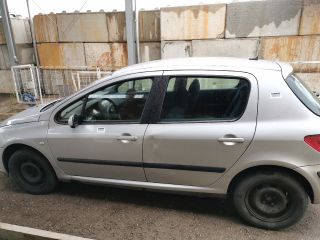 bontott PEUGEOT 307 Motor (Fűzött blokk hengerfejjel)