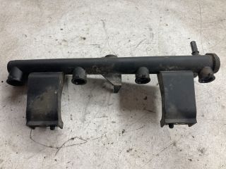 bontott PEUGEOT 307 Porlasztó Sor / Híd