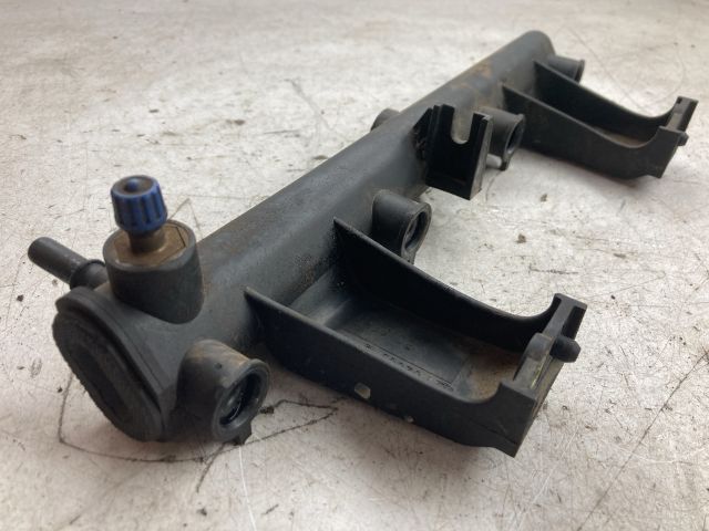 bontott PEUGEOT 307 Porlasztó Sor / Híd