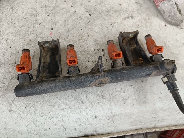 bontott PEUGEOT 307 Porlasztó Sor / Híd