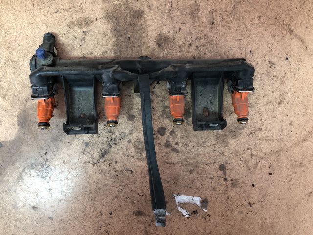 bontott PEUGEOT 307 Porlasztó Sor / Híd