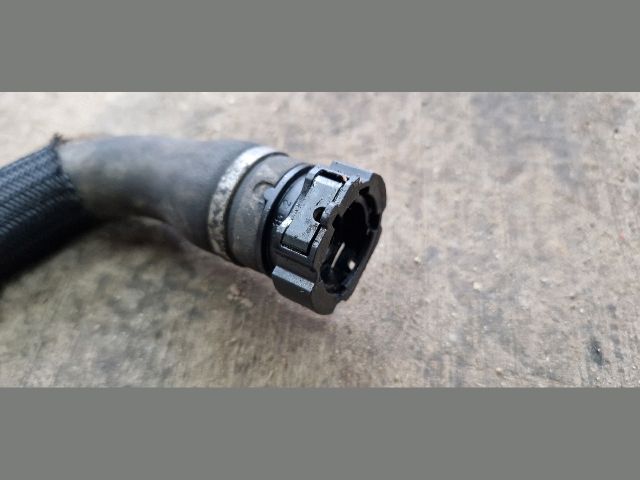 bontott PEUGEOT 307 Fűtőradiátor Vízcső Alsó