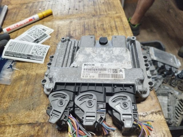 bontott PEUGEOT 307 Motorvezérlő