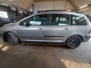 bontott PEUGEOT 307 Bal első Csonkállvány Kerékaggyal