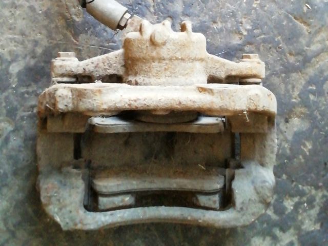 bontott PEUGEOT 307 Bal első Féknyereg Munkahengerrel