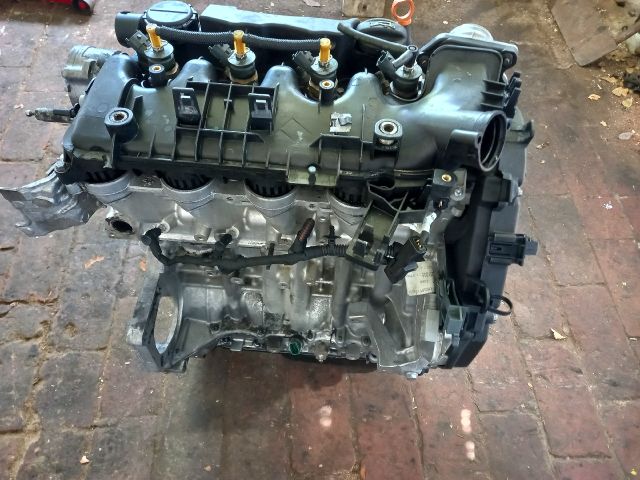 bontott PEUGEOT 307 Motor (Fűzött blokk hengerfejjel)