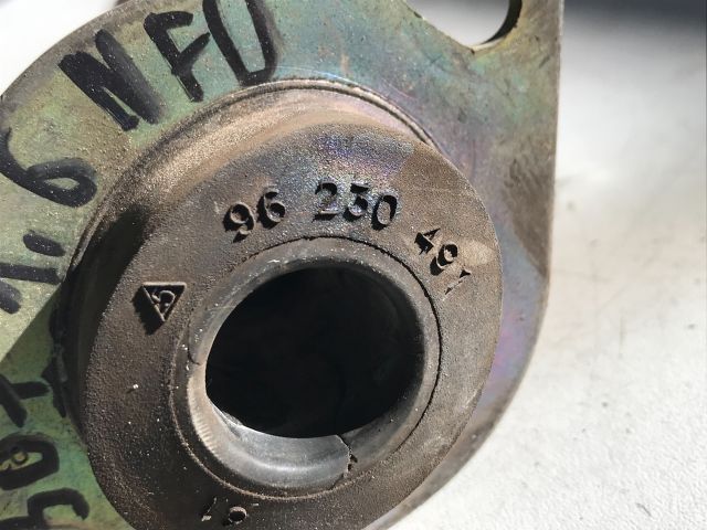 bontott PEUGEOT 307 Motor Tartó Bak (Fém)