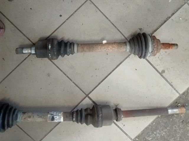 bontott PEUGEOT 307 Bal Féltengely