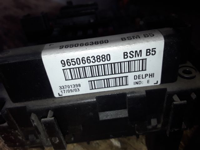 bontott PEUGEOT 307 Biztosítéktábla Motortér