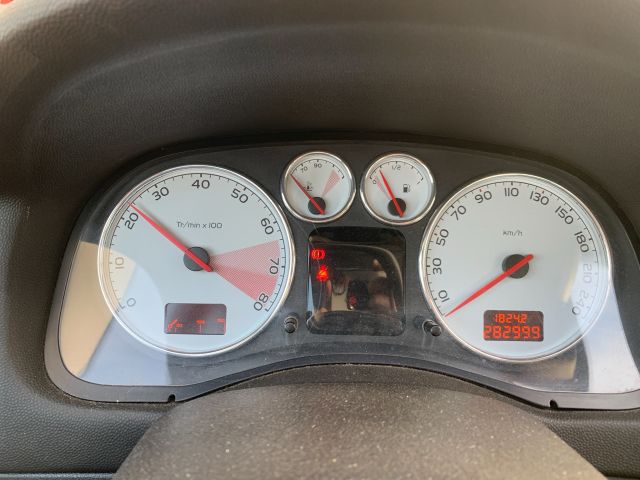 bontott PEUGEOT 307 Motor (Fűzött blokk hengerfejjel)