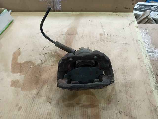 bontott PEUGEOT 307 Bal első Féknyereg Munkahengerrel