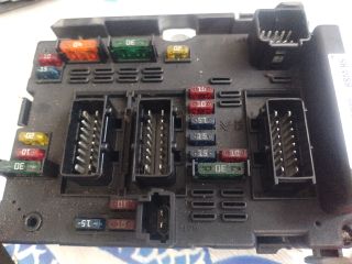 bontott PEUGEOT 307 Biztosítéktábla Motortér