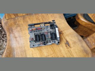 bontott PEUGEOT 307 Biztosítéktábla Motortér