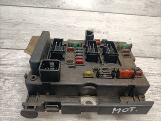 bontott PEUGEOT 307 Biztosítéktábla Motortér