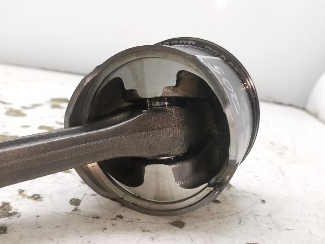 bontott PEUGEOT 307 Dugattyú és Hajtókar