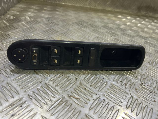 bontott PEUGEOT 307 Ablakemelő és Tükör Kapcsoló