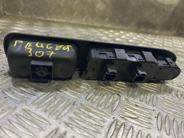 bontott PEUGEOT 307 Ablakemelő és Tükör Kapcsoló