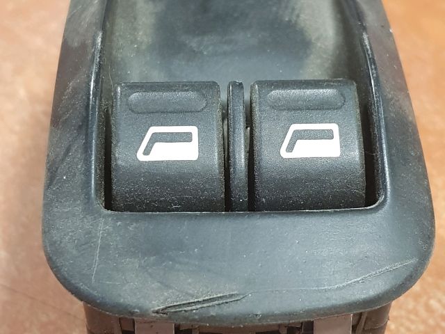 bontott PEUGEOT 307 Ablakemelő Kapcsoló Négyes / Kettes