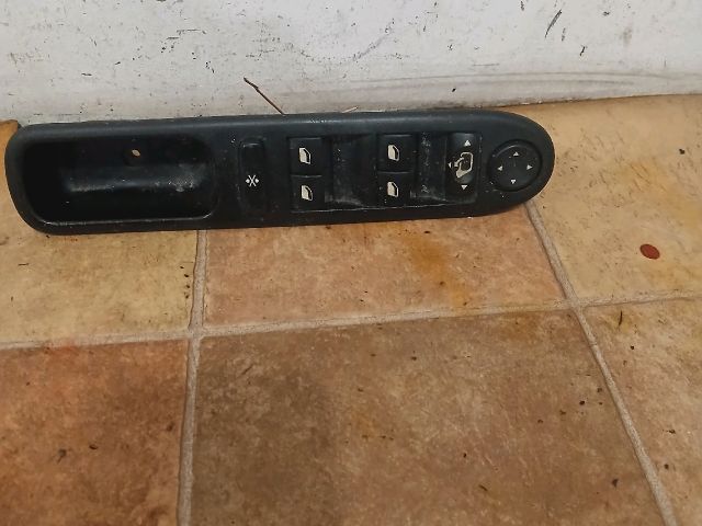 bontott PEUGEOT 307 Ablakemelő Kapcsoló Négyes / Kettes