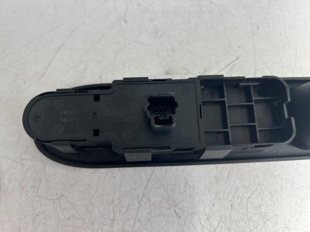 bontott PEUGEOT 307 Ablakemelő Kapcsoló Négyes / Kettes