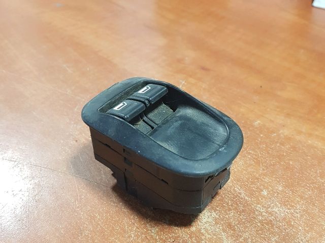 bontott PEUGEOT 307 Ablakemelő Kapcsoló Négyes / Kettes