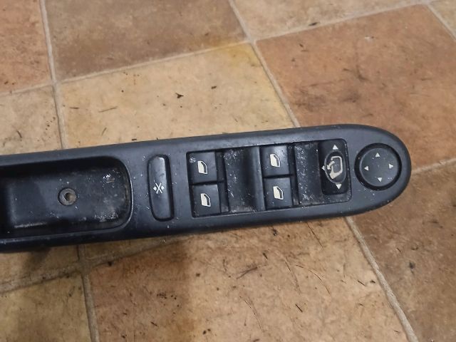 bontott PEUGEOT 307 Ablakemelő Kapcsoló Négyes / Kettes
