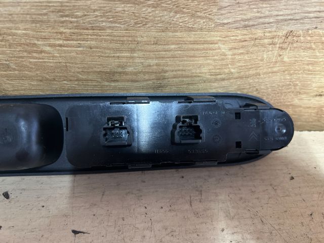bontott PEUGEOT 307 Ablakemelő Kapcsoló Négyes / Kettes