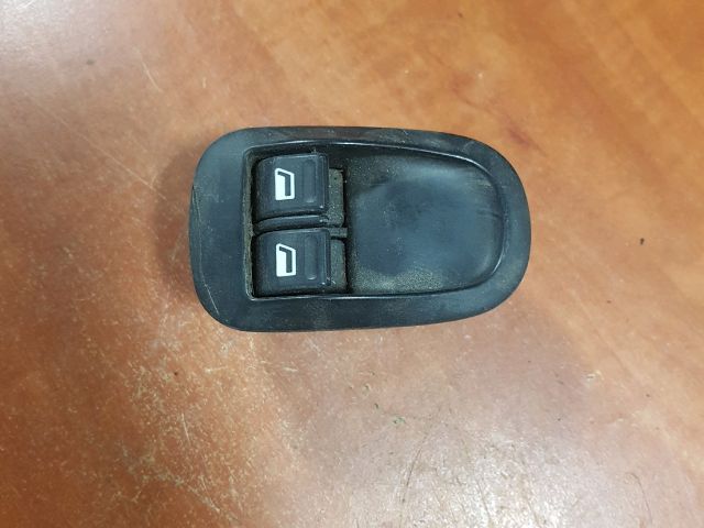 bontott PEUGEOT 307 Ablakemelő Kapcsoló Négyes / Kettes